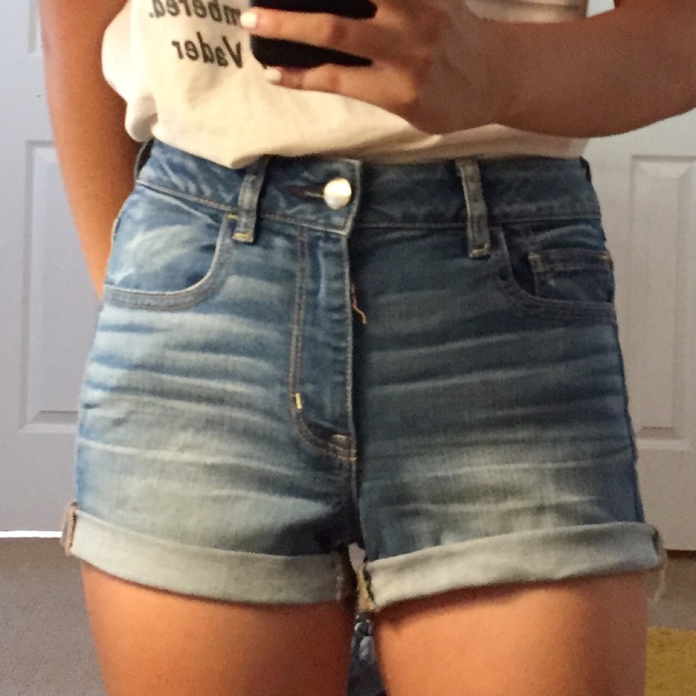 AE Medium Wash High Waisted Shorts in Size 4